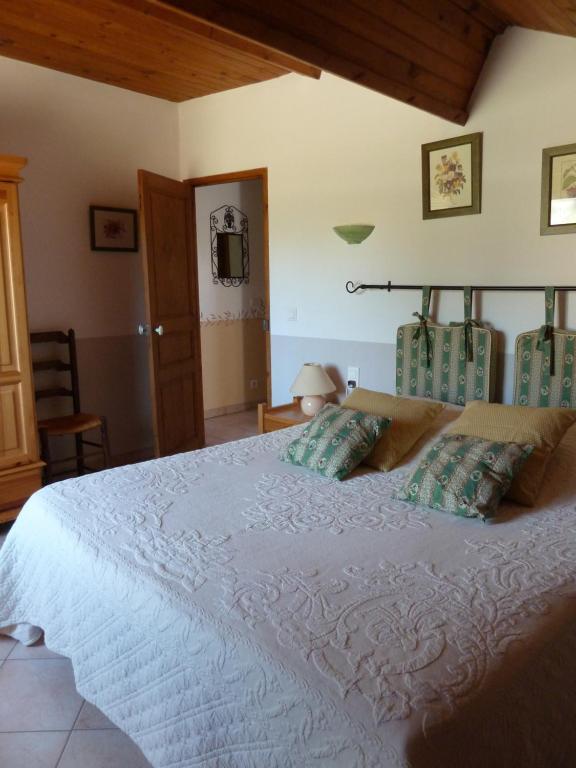 Les Cigales Bed and Breakfast Saint-Andiol Exteriör bild