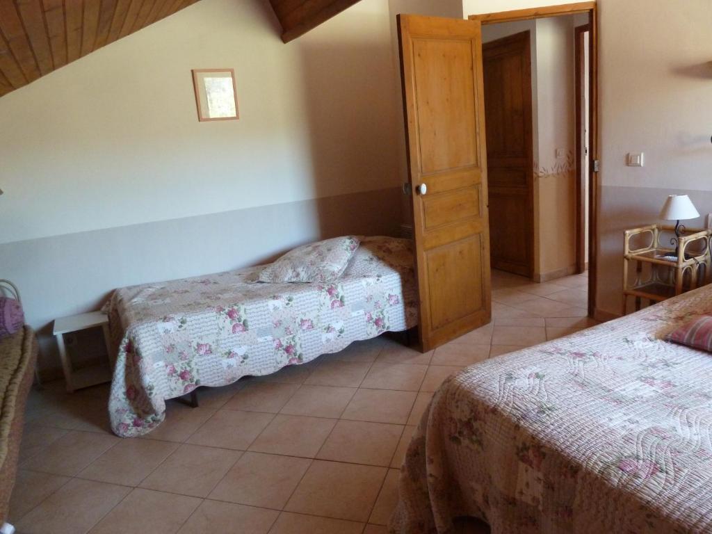 Les Cigales Bed and Breakfast Saint-Andiol Exteriör bild