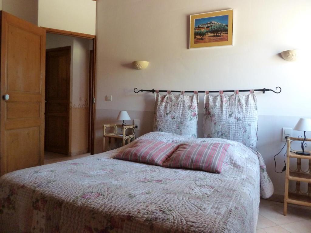 Les Cigales Bed and Breakfast Saint-Andiol Exteriör bild