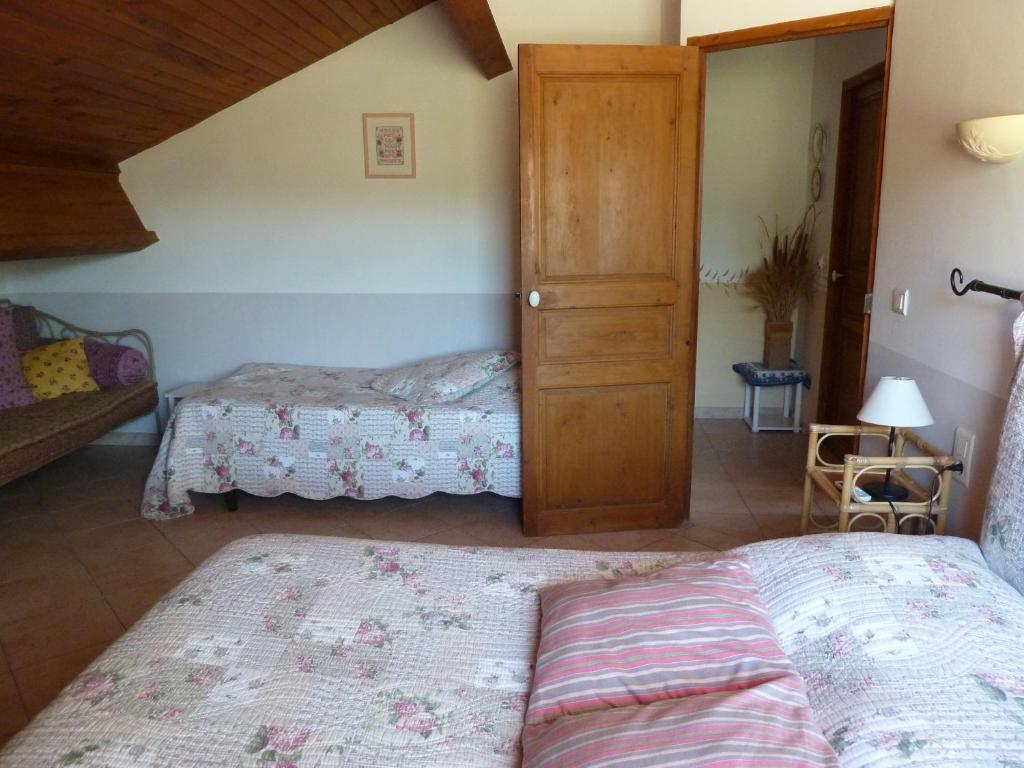 Les Cigales Bed and Breakfast Saint-Andiol Exteriör bild