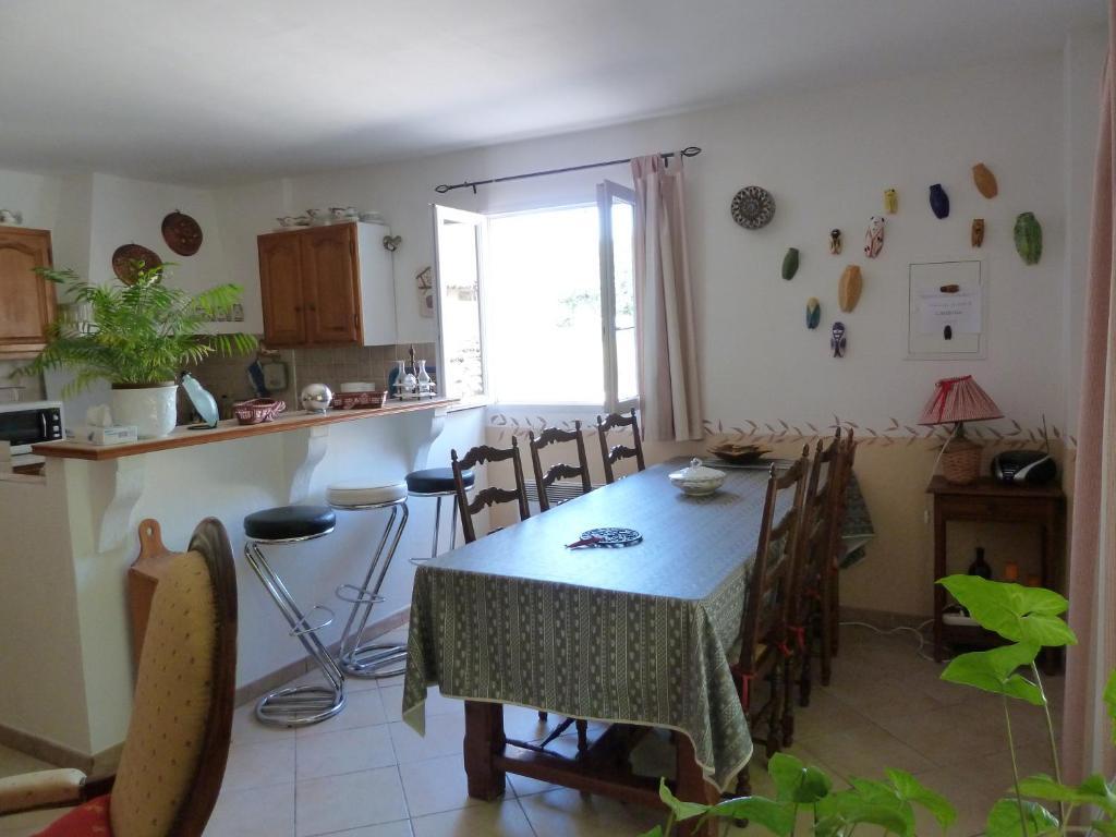 Les Cigales Bed and Breakfast Saint-Andiol Exteriör bild