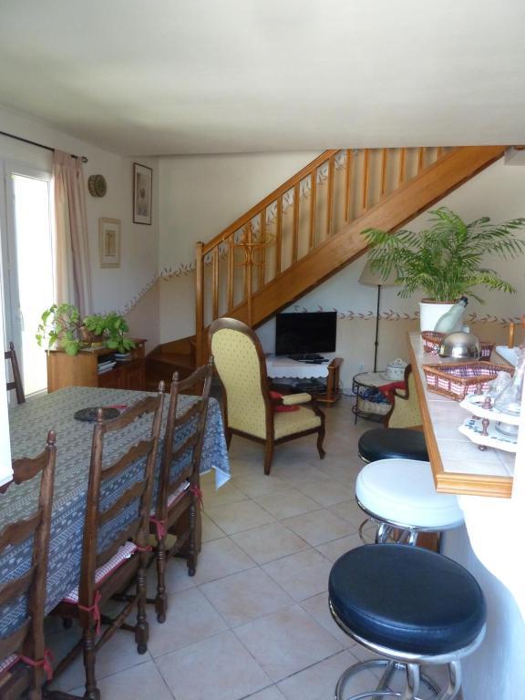 Les Cigales Bed and Breakfast Saint-Andiol Exteriör bild