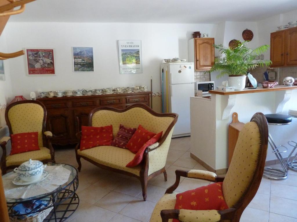 Les Cigales Bed and Breakfast Saint-Andiol Exteriör bild